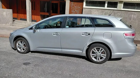 Toyota Avensis 2010 photo 3
