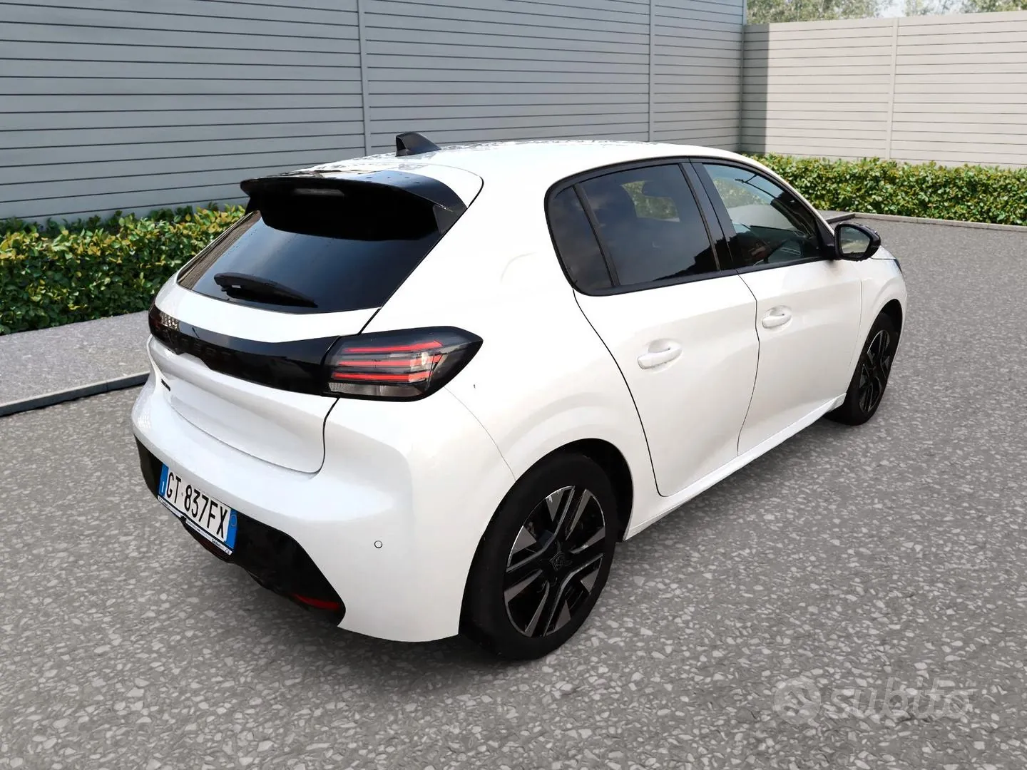 Peugeot 208 2024 photo 3