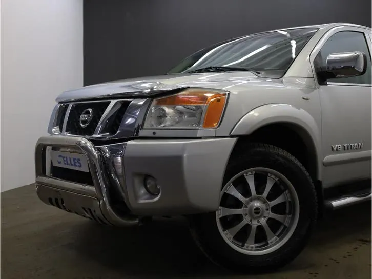 Nissan Titan 2011 photo 2