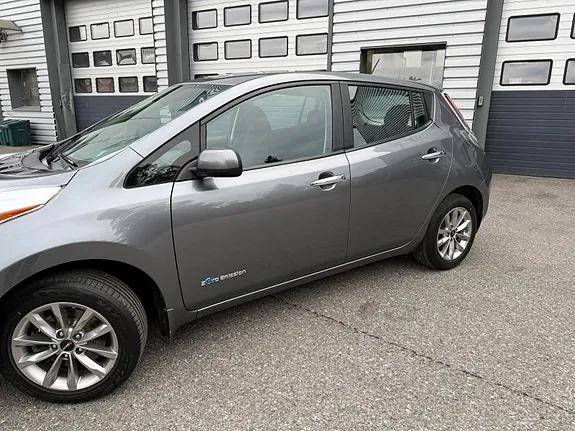 Nissan Leaf 2014 photo 2