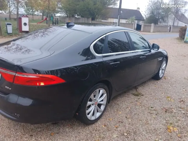 Jaguar Xf 2016 photo 2