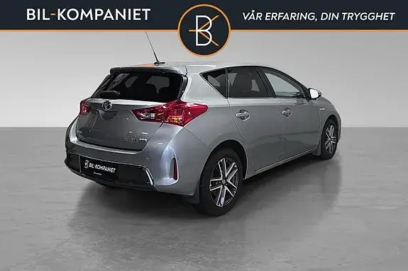 Toyota Auris 2015 photo 3