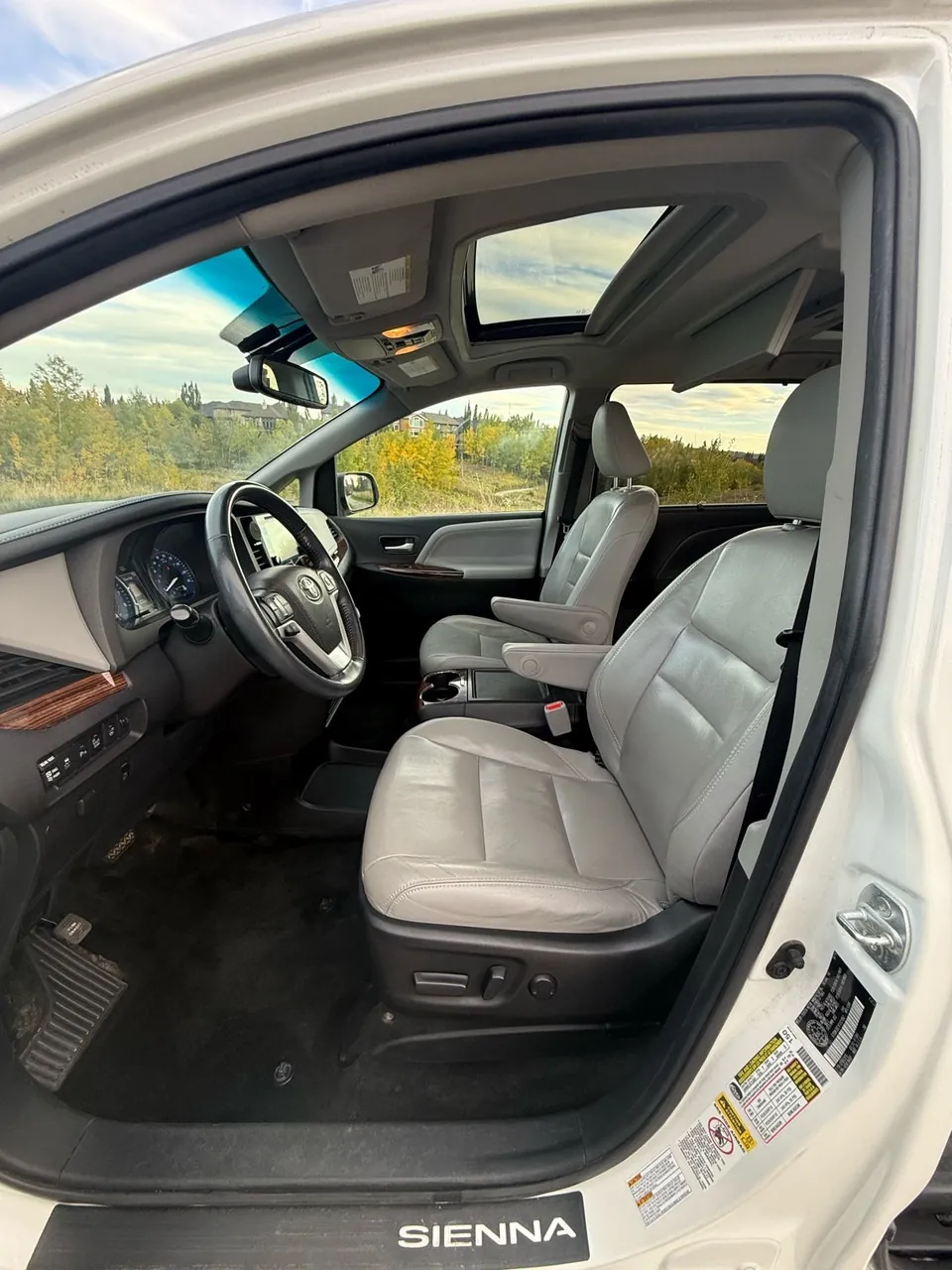 Toyota Sienna 2015 photo 2