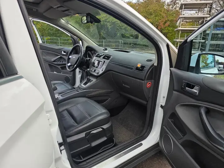 Ford Kuga 2010 photo 2