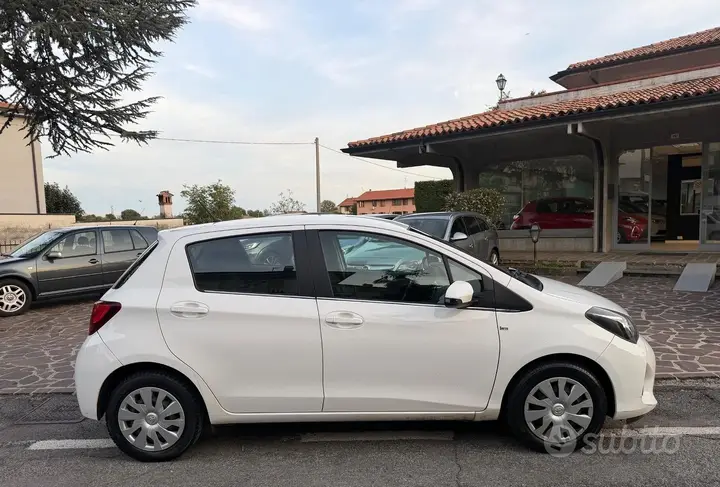 Toyota Yaris 2015 photo 3