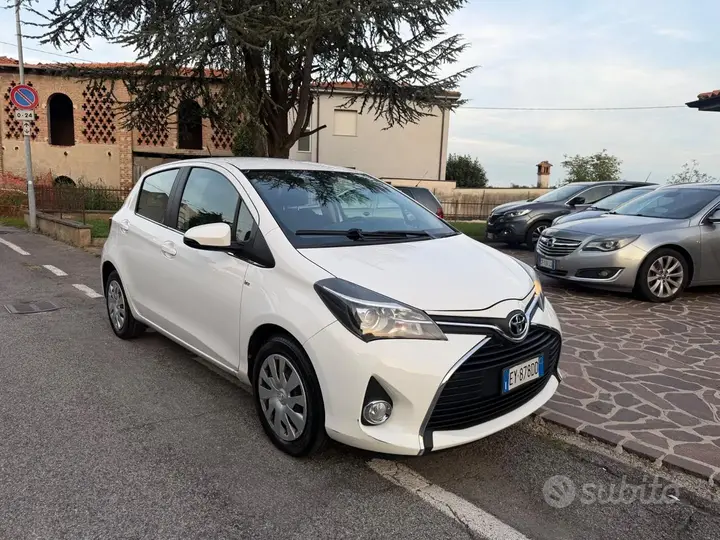 Toyota Yaris 2015 photo 2
