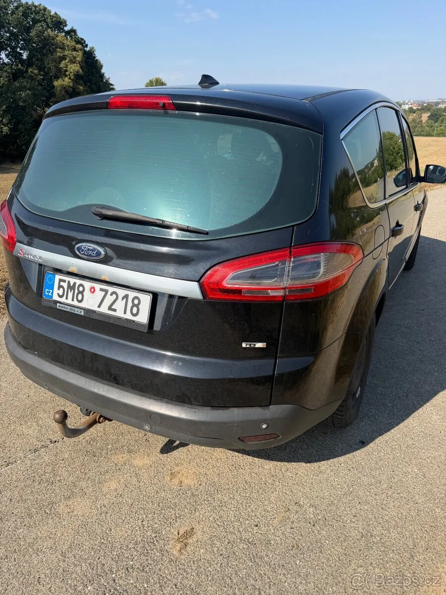 Ford S-Max 2010 photo 2