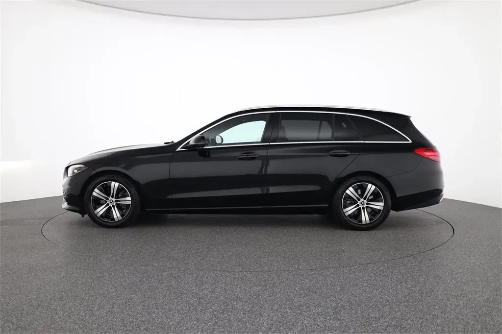 Mercedes-Benz C-Class 2024 photo 2
