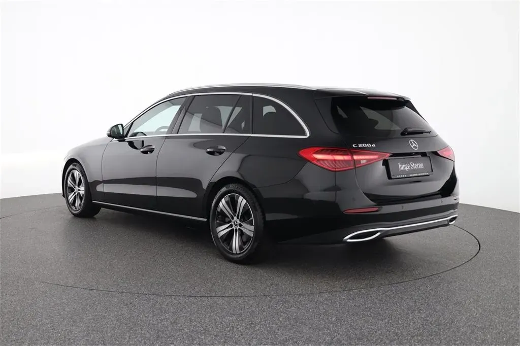 Mercedes-Benz C-Class 2024 photo 3