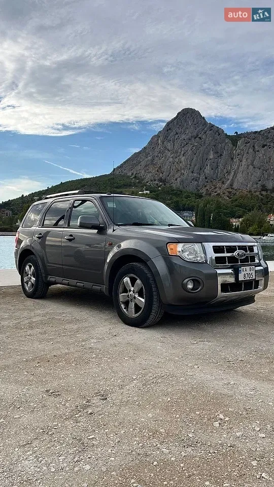 Ford Escape 2012 photo 2