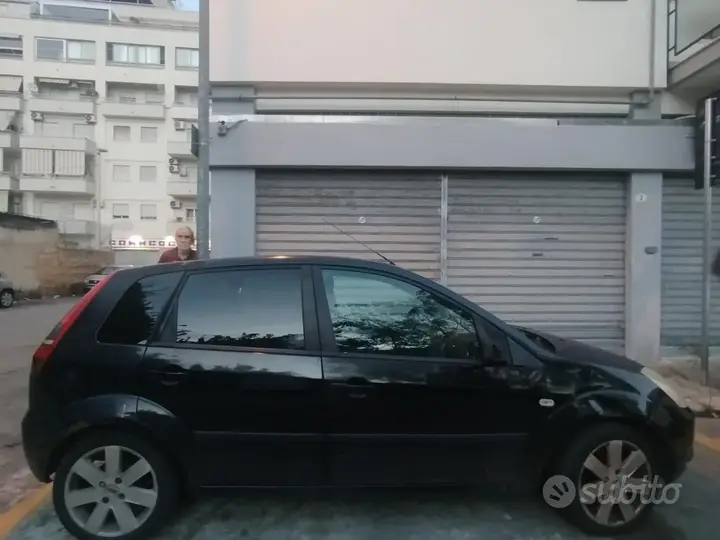 Ford Fiesta 2005 photo 3