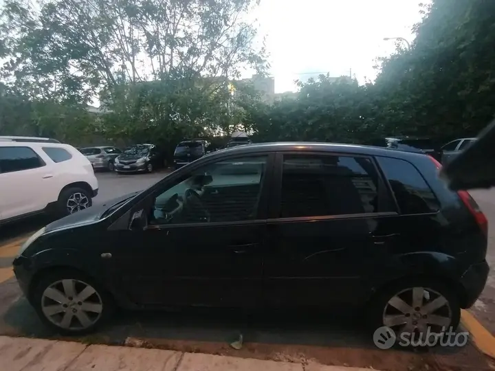 Ford Fiesta 2005 photo 4