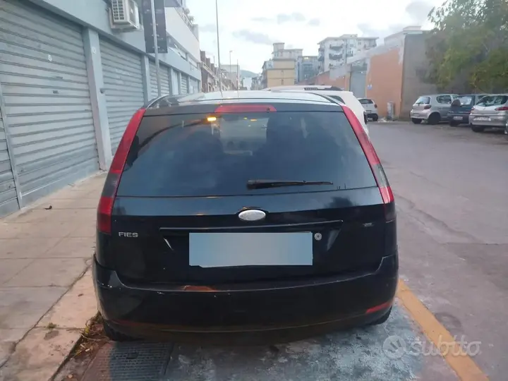 Ford Fiesta 2005 photo 2
