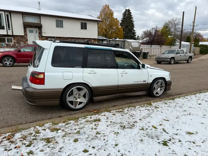 Subaru Forester 2000 photo 3