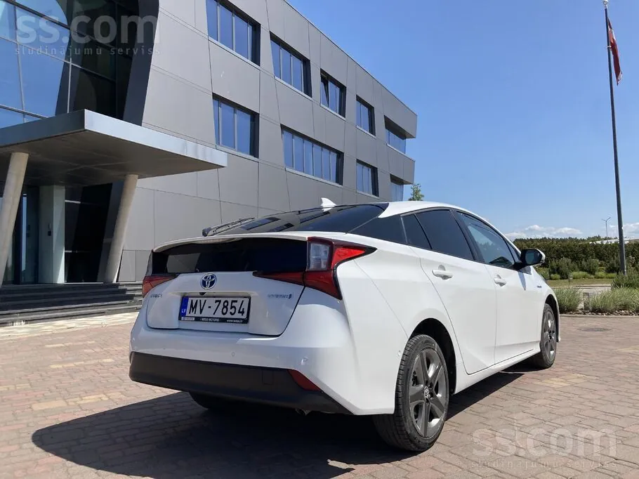 Toyota Prius 2021 photo 3