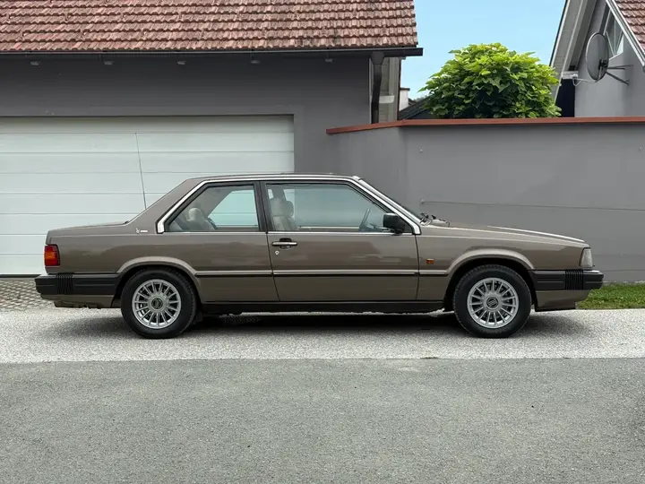 Volvo Serie 700 1989 photo 3