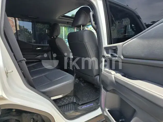 Toyota Land Cruiser Prado 2024 photo 5