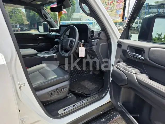 Toyota Land Cruiser Prado 2024 photo 4