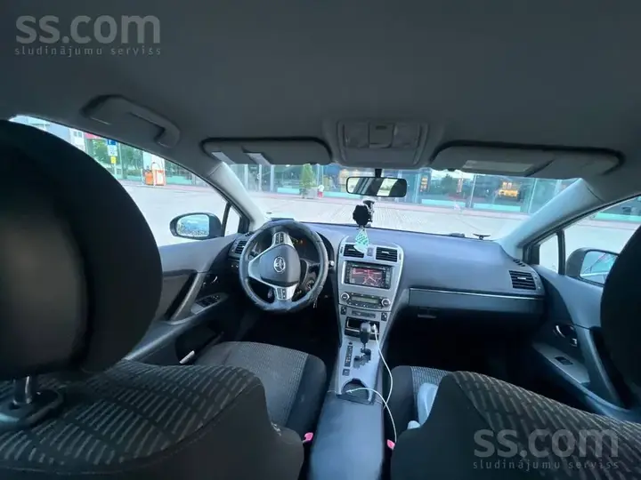 Toyota Avensis 2010 photo 3