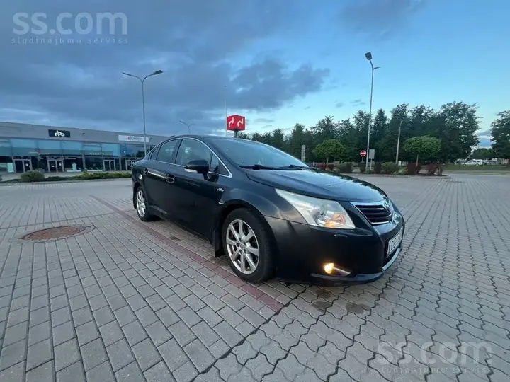Toyota Avensis 2010 photo 2