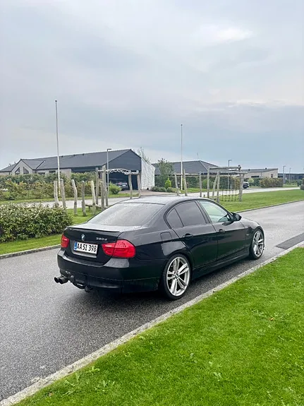 BMW 320D 2010 photo 3