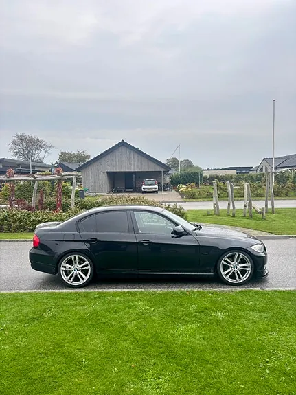 BMW 320D 2010 photo 2