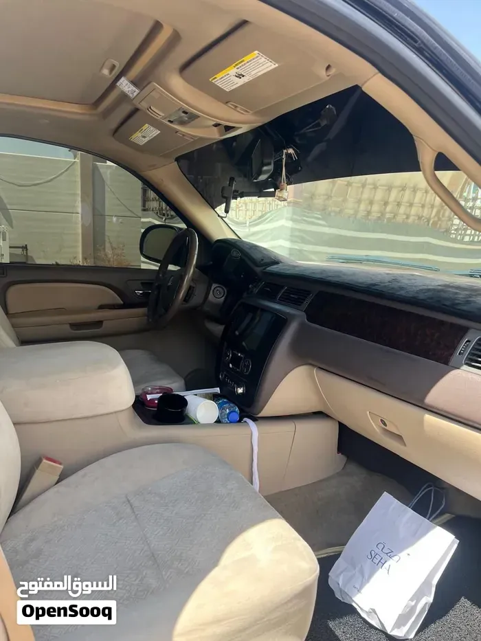 Chevrolet Suburban 2009 photo 2