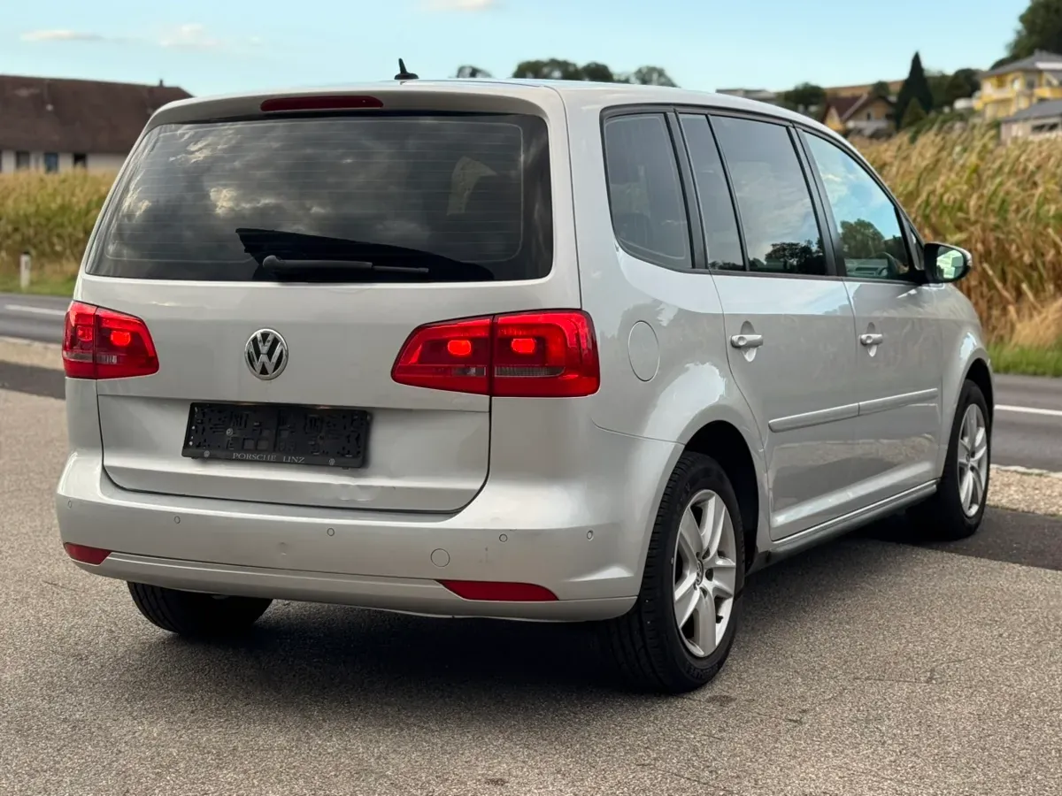 Volkswagen Touran 2012 photo 3