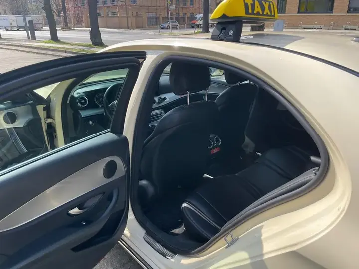 Mercedes-Benz E 200 D