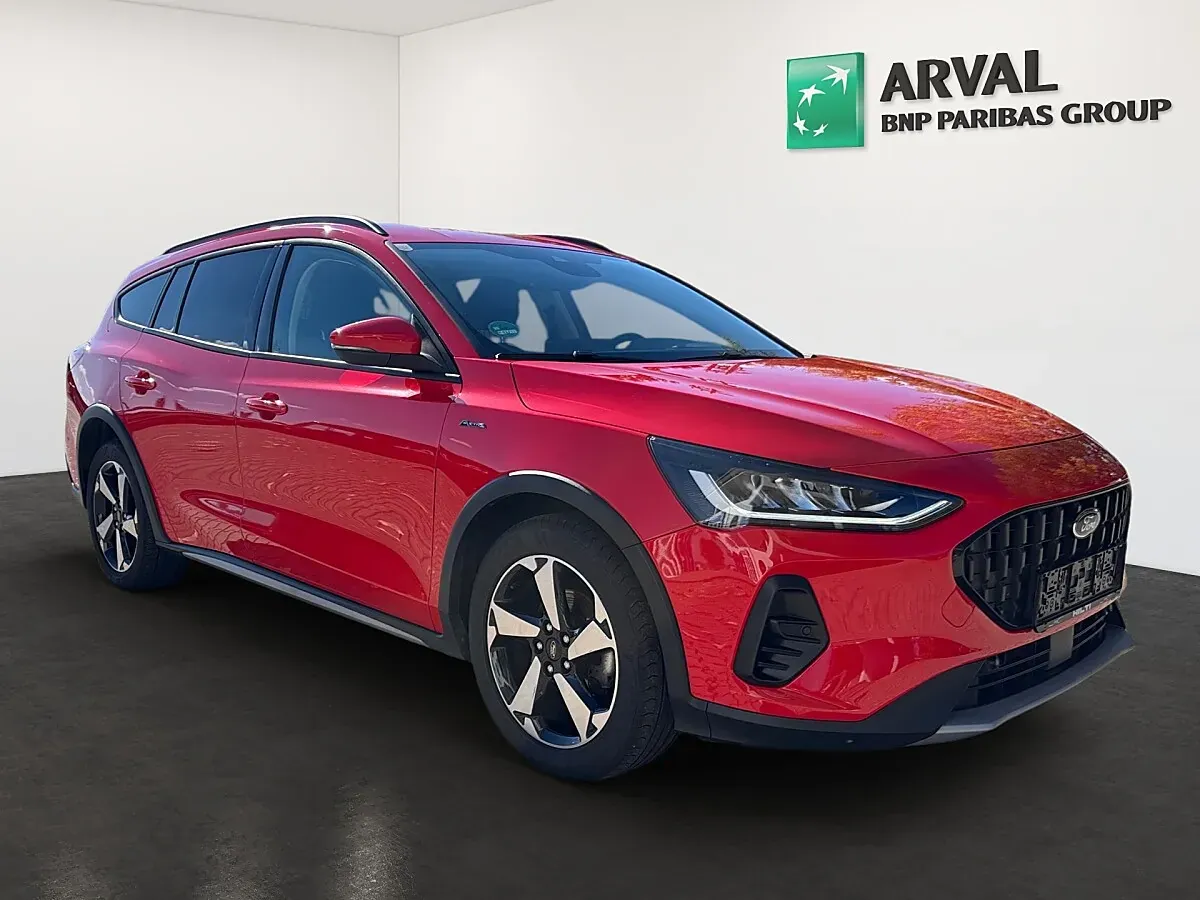 Ford Focus 2024 photo 2