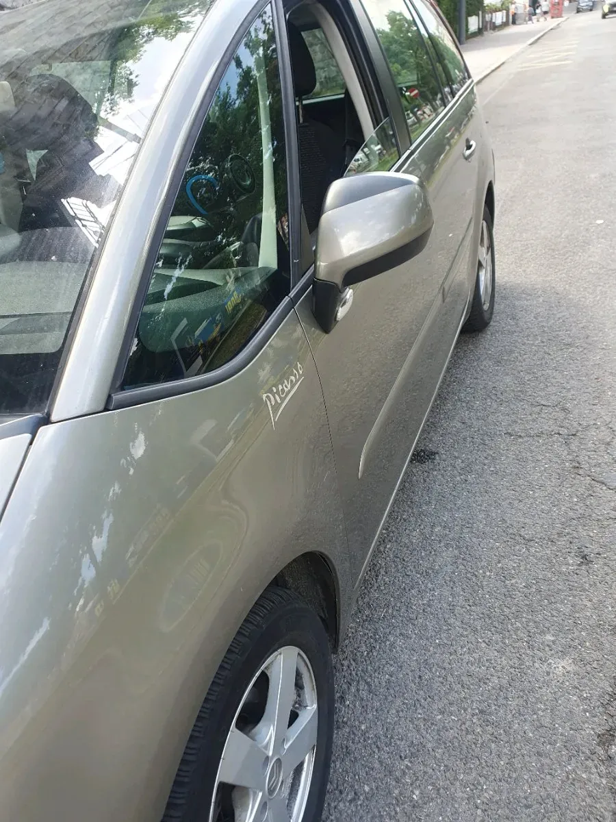 Citroen C4 2011 photo 2