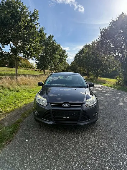 Ford Focus 2011 photo 2