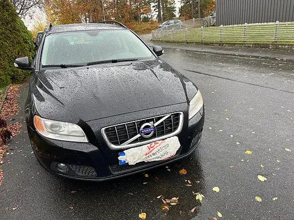 Volvo V70 2010 photo 2
