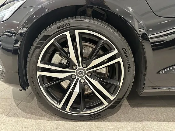 Volvo V60 2022 photo 3