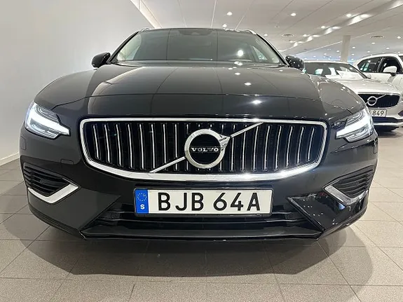 Volvo V60 2022 photo 2