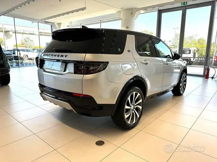 Land Rover Discovery Sport 2024 photo 2