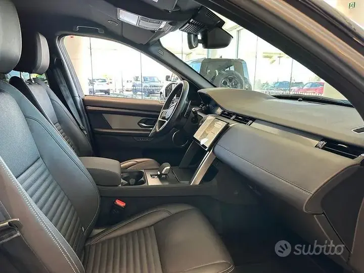 Land Rover Discovery Sport 2024 photo 3