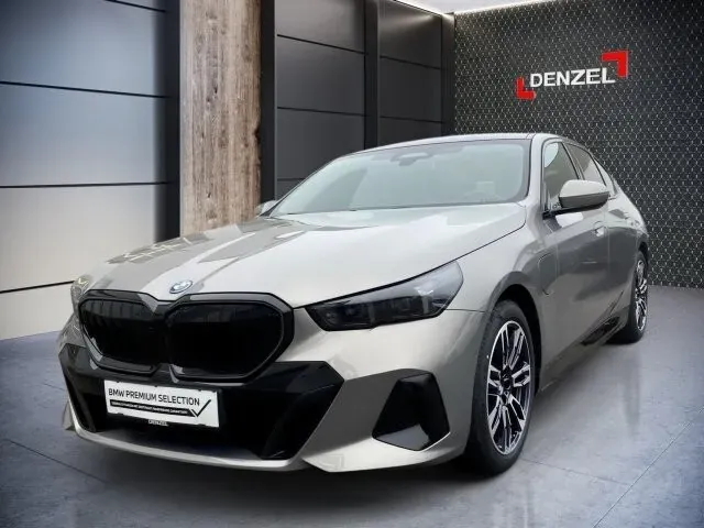 BMW 5 Series photo 2
