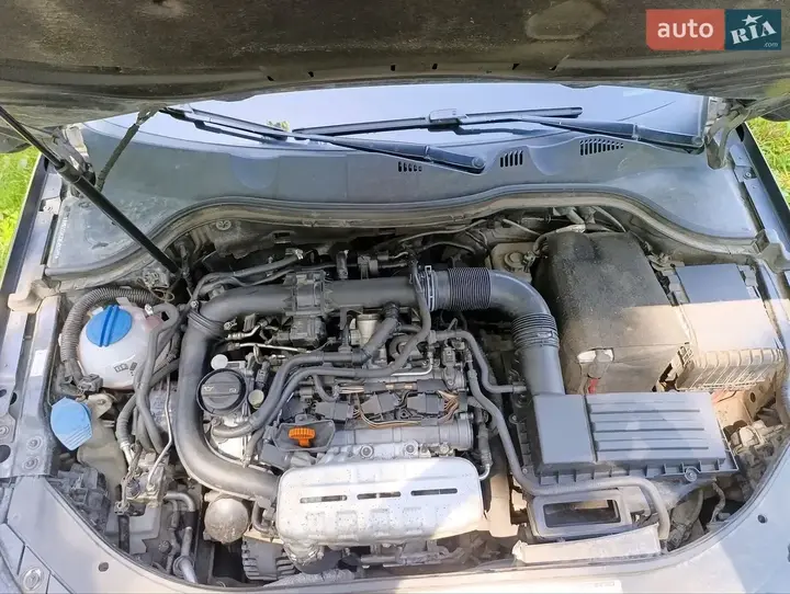 Volkswagen Passat 2011 photo 2
