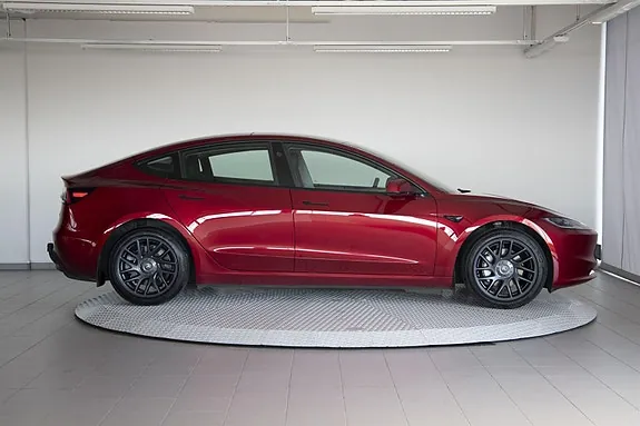 Tesla Model 3 2025 photo 4