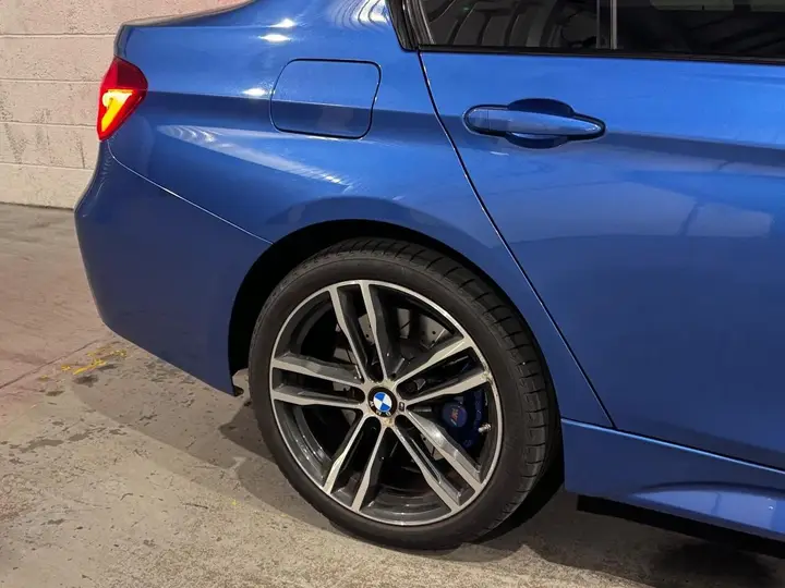 BMW 3 Series 2018 photo 5