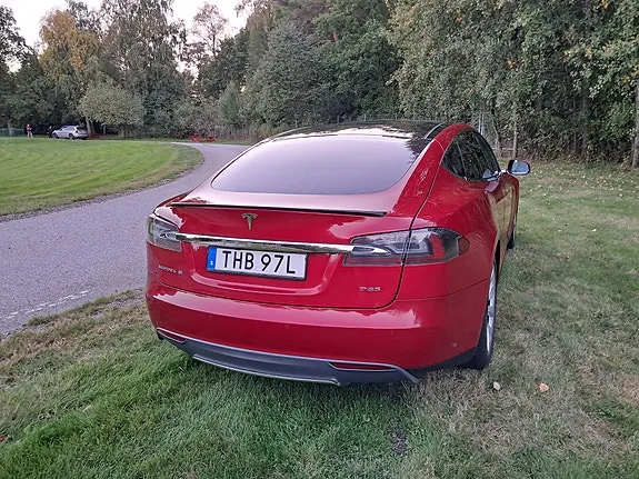 Tesla Model S 2014 photo 4