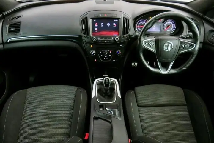 Vauxhall Insignia 2016 photo 2