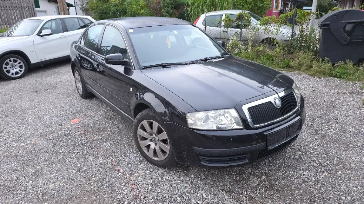 Skoda Superb 2003 photo 2