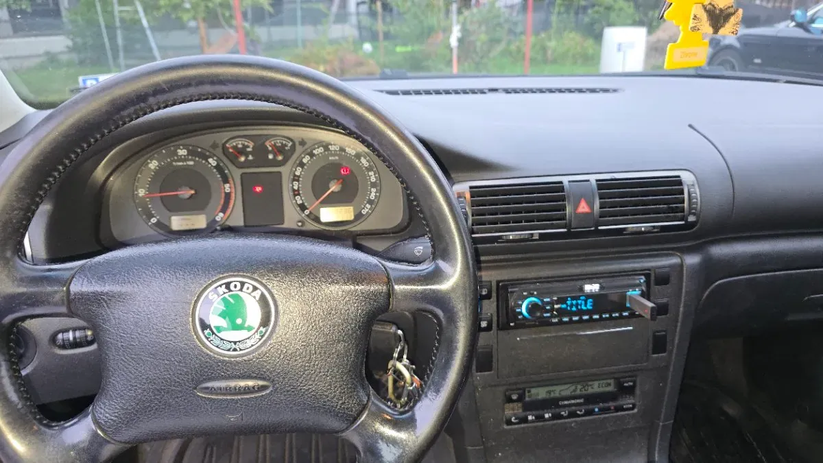 Skoda Superb 2003 photo 3