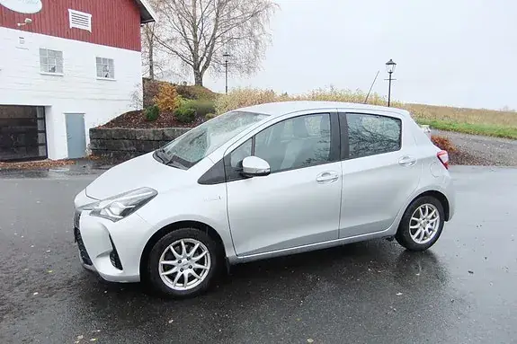 Toyota Yaris 2017 photo 2