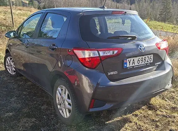 Toyota Yaris 2017 photo 2