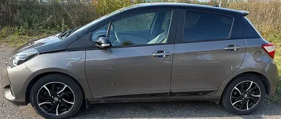Toyota Yaris 2017 photo 3