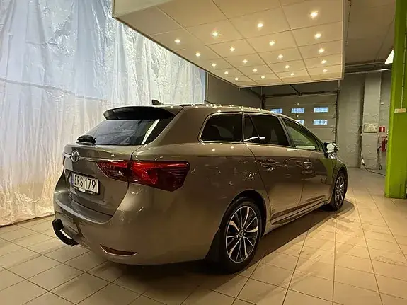 Toyota Avensis 2015 photo 4