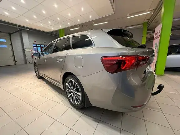 Toyota Avensis 2015 photo 5